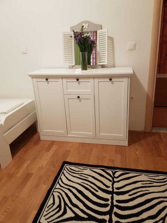 Apartments Kurilj Макарска Екстериор снимка