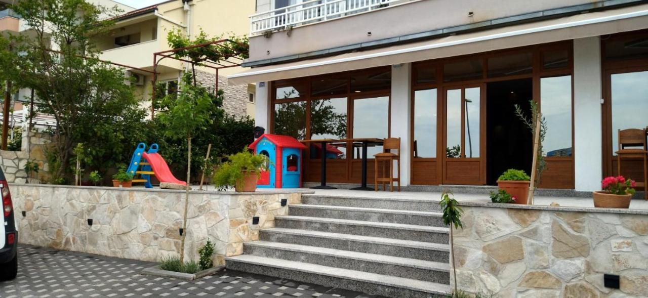 Apartments Kurilj Макарска Екстериор снимка