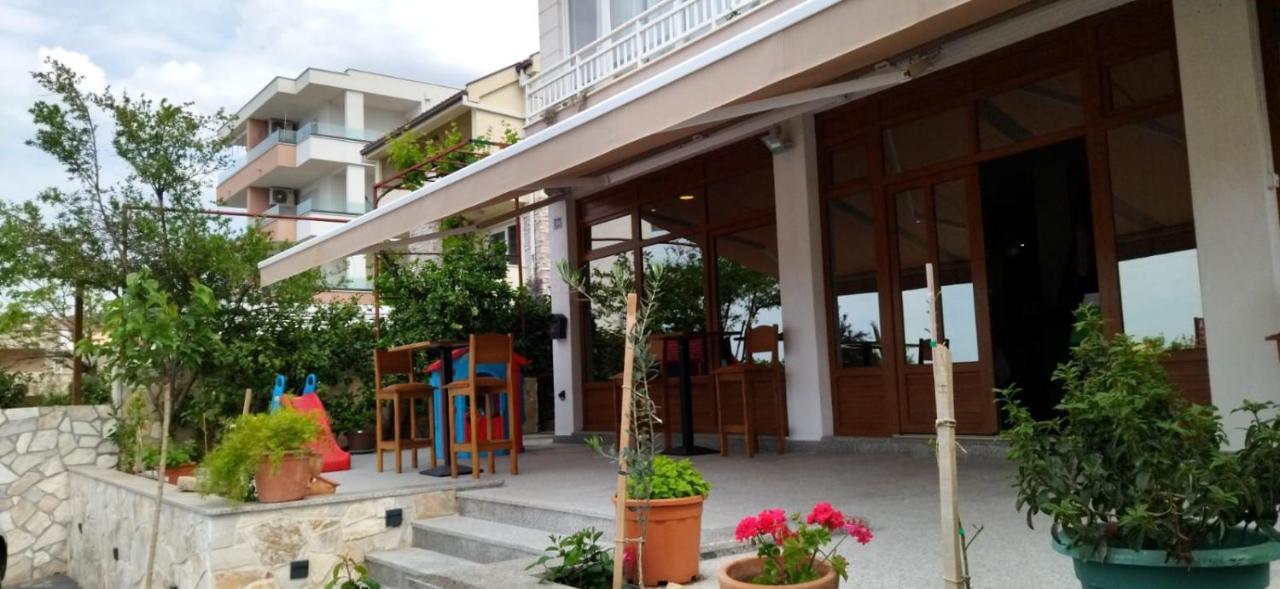 Apartments Kurilj Макарска Екстериор снимка