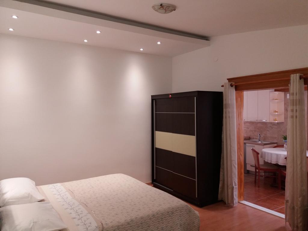 Apartments Kurilj Макарска Екстериор снимка