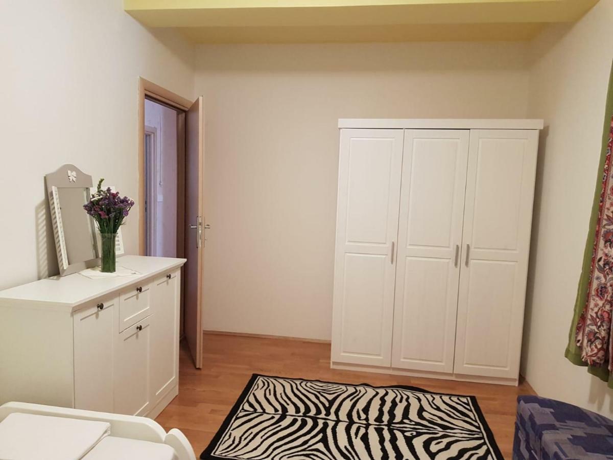 Apartments Kurilj Макарска Екстериор снимка
